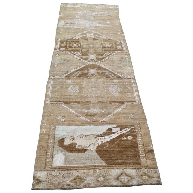 This Flatweave wool rug is presented in exceptional condition, showcasing the quality of its craftsmanship and careful...