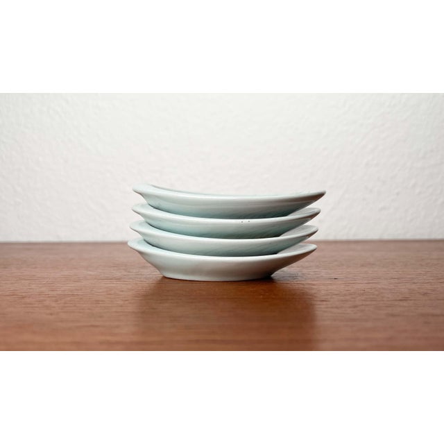 White Mid-Century Modern Danish Small Oyster or Sauce Plates by Beth Breyen for Royal Copenhagen, Set of 4 For Sale - Image 8 of 18