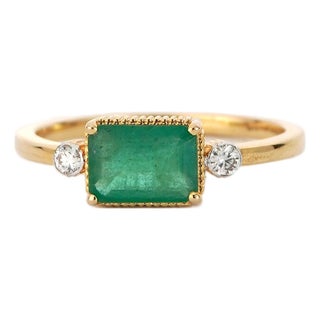 14k Yellow Gold Ring With 0.85ct Emerald & Diamond Accents For Sale