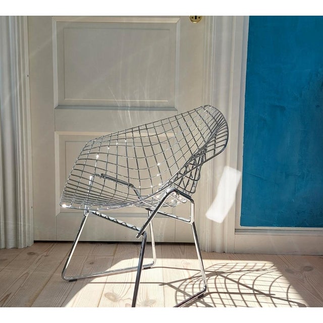 A timeless classic: the beautiful Harry Bertoia Wire Chair Model 421 with a blue Skai seat cushion for Knoll...