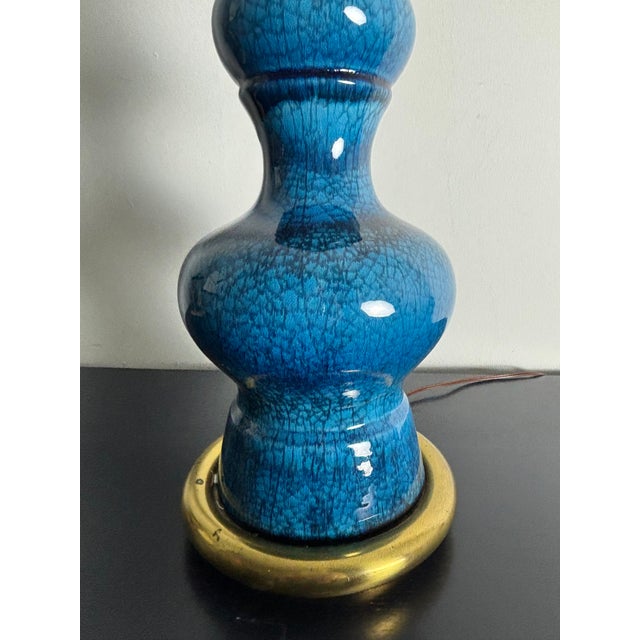 Chippendale 1960s Stiffel Blue Crackle Glaze Pagoda Lamp With Brass Base For Sale - Image 3 of 4
