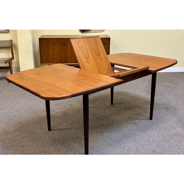 Brown European Mid Century Modern Extending Teak Dining Table W/ Butterfly Leaf by G-Plan c.1960 For Sale - Image 8 of 10