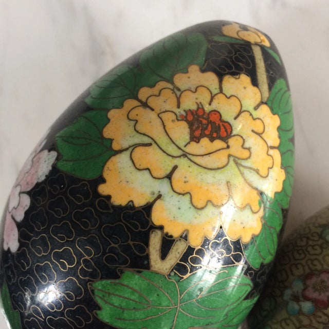 1960s Chinese Chinoiserie Cloisonn?© Enamel Eggs - Set of 4 For Sale - Image 5 of 8