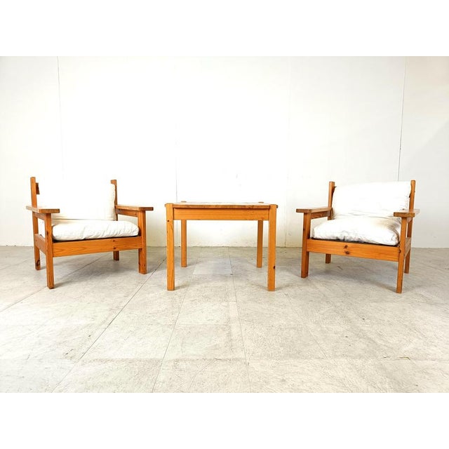 Set of 4 vintage pine wood armchairs with thick white fabric cushions and a coffee table. Great set for a pergola, veranda...