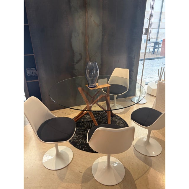 Alivar – model 769s design by eero saarinen a swivel chair that combines formal elegance with functionality, embodying...