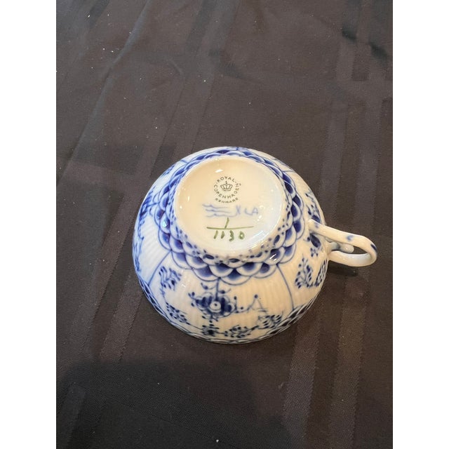 Textile Late 20th Century Royal Copenhagen Blue Fluted Full Lace 4-Piece Place Setting (Excellent) _Place Setting #1 For Sale - Image 7 of 15