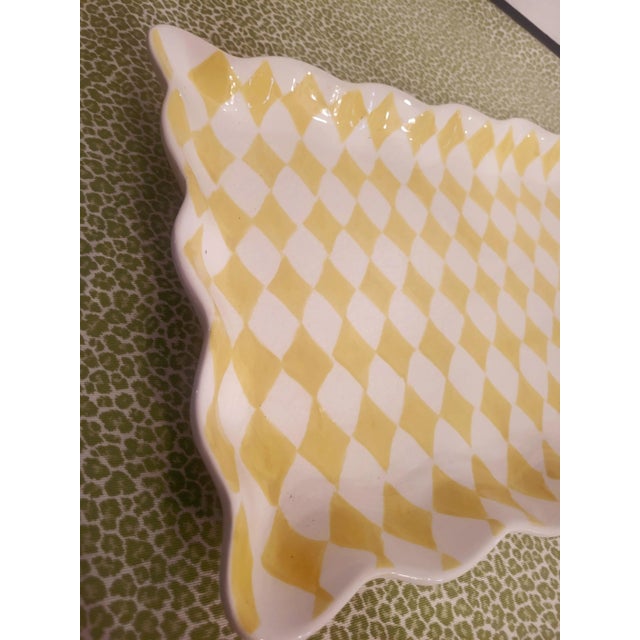 1990s Vintage Yellow White Ceramic Diamond Scalloped Edge Large Serving Platter For Sale - Image 5 of 9