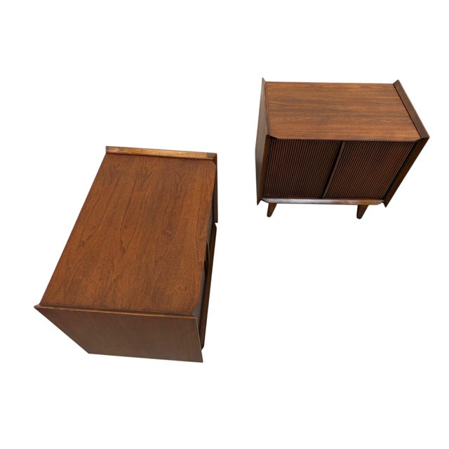 Lane Furniture Mid-Century Modern Lane 1st Edition Walnut Nightstands - Refinished - Set of 2 For Sale - Image 4 of 10