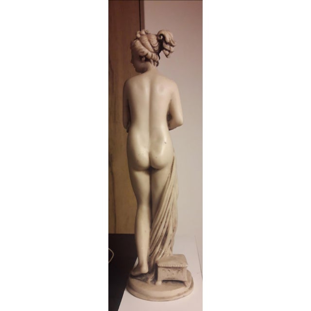Grand Tour 19th Century Italian Carrara Marble Figure of Venus Italica After Antonio Canova – Neoclassical Reduction. For Sale - Image 3 of 10
