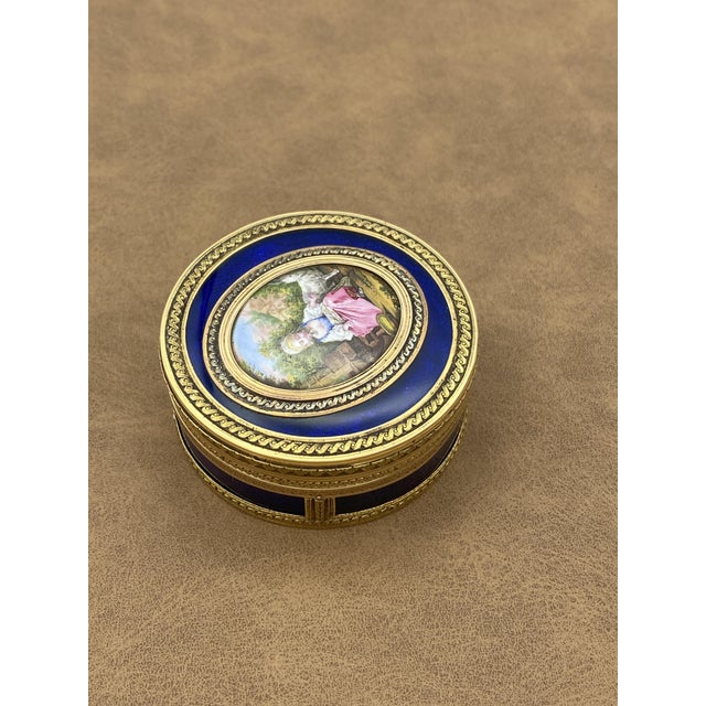 18th Century Circular Snuffbox in Gold, Enamel and Miniature with Bucolic Scene, 1800s For Sale - Image 3 of 11