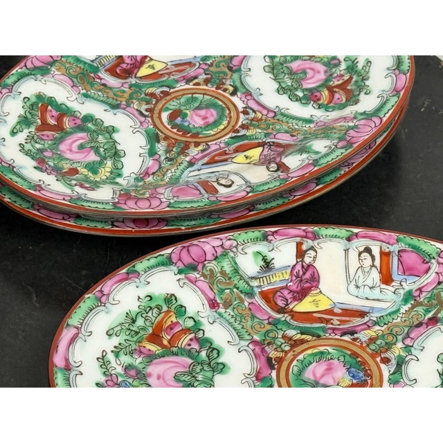 Ceramic Mid 20th Century Oriental Rose Famille Medallion Oval Plates, Set of Eighteen For Sale - Image 7 of 12