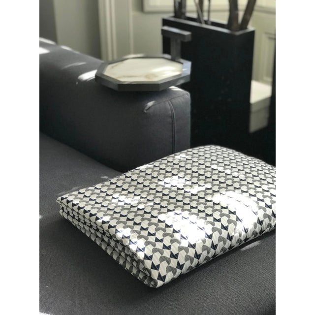 Large Reversible Curvature Belo Throw by Casa Botelho For Sale - Image 4 of 13