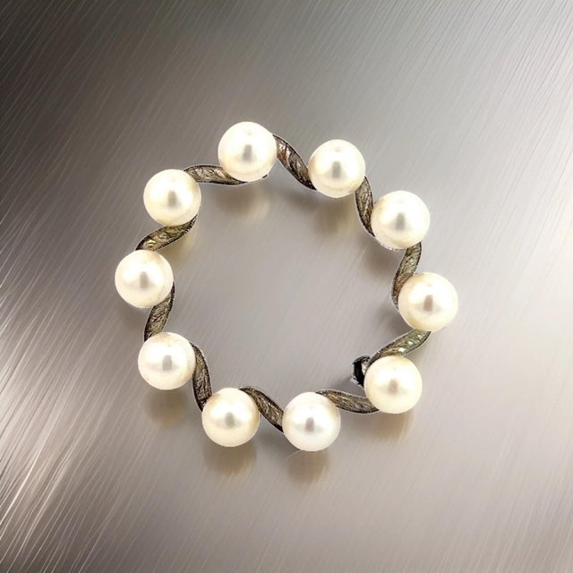 White 1990s Mikimoto Estate Akoya Pearl Brooch Pin Sterling Silver For Sale - Image 8 of 9