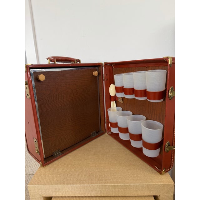 Rare Vintage 1940's Mad-Men Style Maximillian Leather Portable Bar Suitcase Complete With Original Glasses and Shaker For Sale - Image 4 of 11