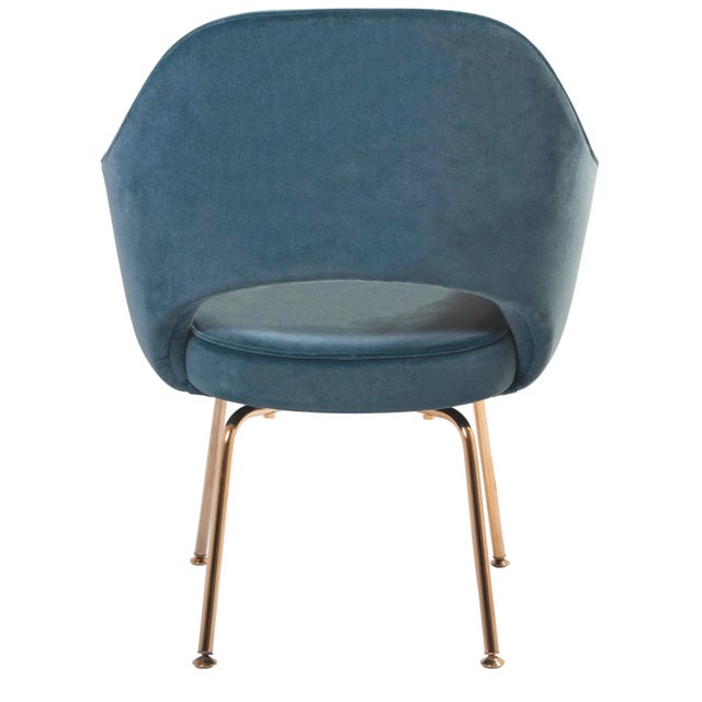 Mid-Century Modern Saarinen Executive Arm Chairs in Pavo Blue Velvet, Pair For Sale - Image 3 of 6