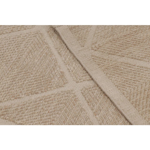 Beige Rug & Kilim’s Scandinavian-Inspired Rug, Geometric Diamond Lattice in Beige For Sale - Image 8 of 10