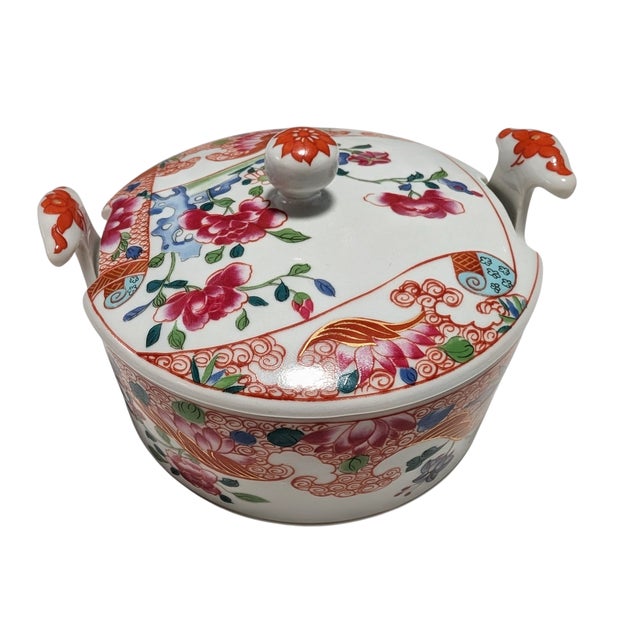 Mottahedeh Famille Rose Covered Dish in the Ch'ien Lung Style For Sale - Image 4 of 11