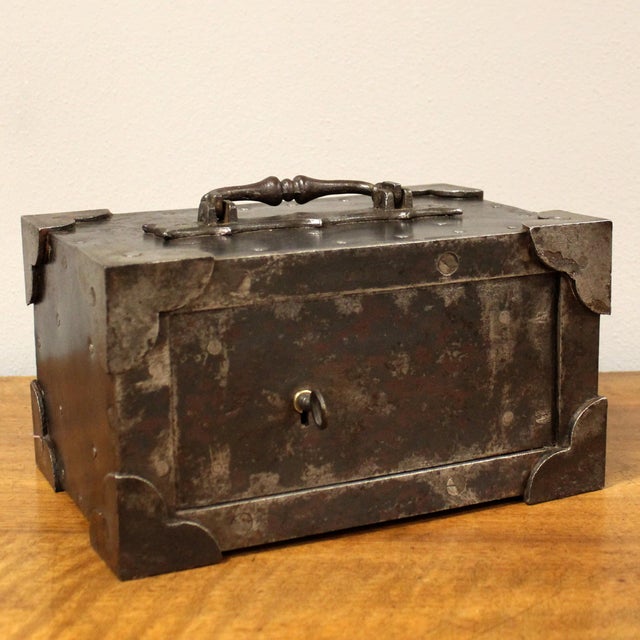 Black Antique Safe in Iron For Sale - Image 8 of 13