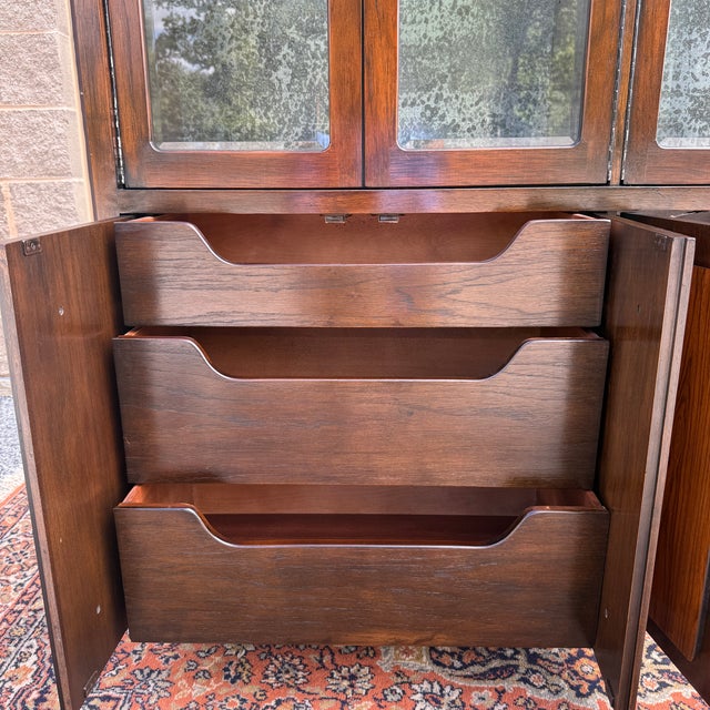 Vintage Henredon Fine Furniture Mid Century Modern Oak 8 Door Lighted Bar Cabinet or China Cabinet For Sale - Image 10 of 18