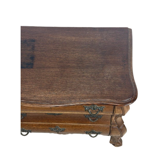 Vintage Dutch Baroque Revival Oak Bombé Three-Drawer Chest With Paw Feet For Sale In Philadelphia - Image 6 of 18