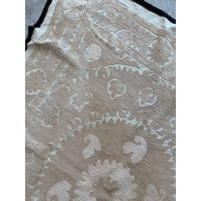 Textile Samarkand Suzani Wall Hanging Decor 4'6'' X 4'8'' For Sale - Image 7 of 7