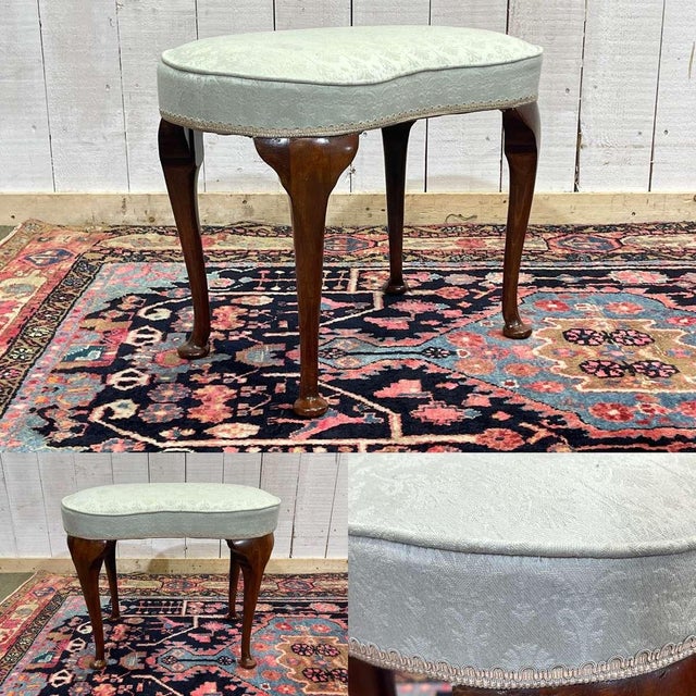 Chippendale English Dressing Stool in Beech Wood, 1950s, in Good conditions. Designed 1950 to 1959