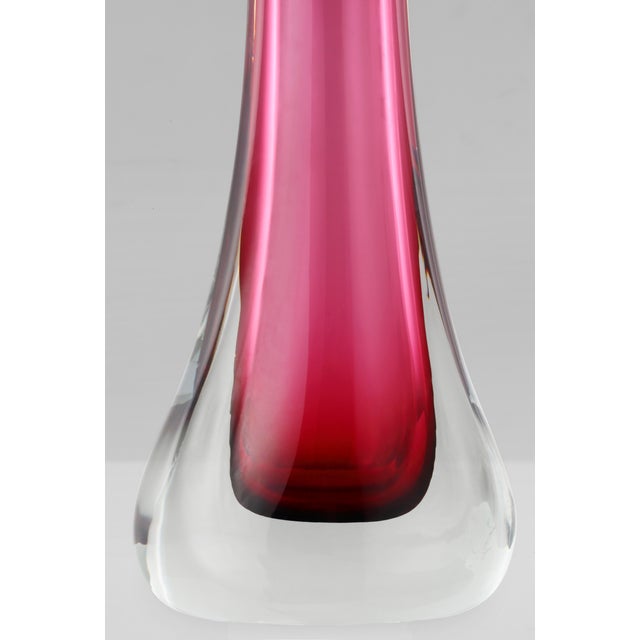 Visual Comfort Julie Neill for Visual Comfort Signature Christa Large Table Lamp in Cerise with Linen Shade For Sale - Image 4 of 5