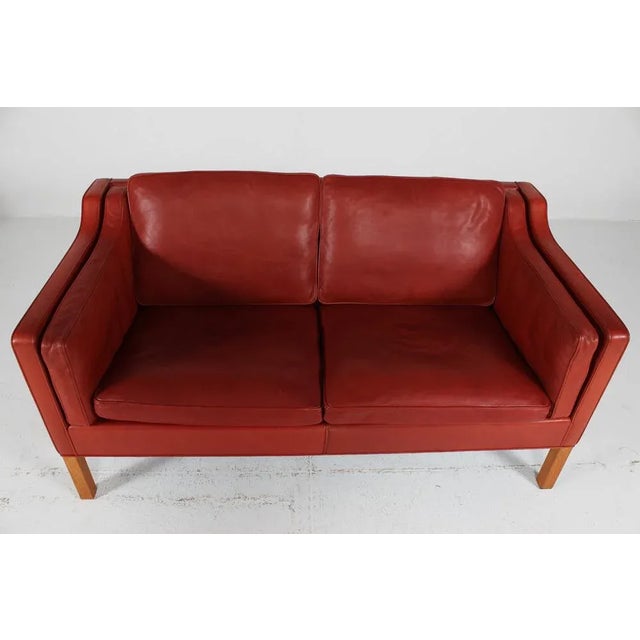 Model No. 2212 2-Seater Sofa in Reddish Brown Leather with Oak Legs by Børge Mogensen for Fredericia Furniture, Denmark, 1980s For Sale - Image 6 of 13