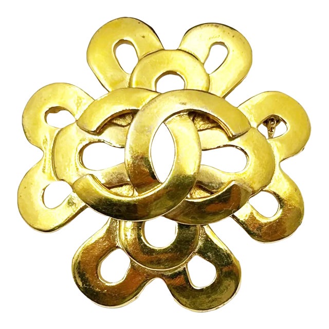 Chanel Vintage Gold Plated CC Twisted Flower Brooch For Sale