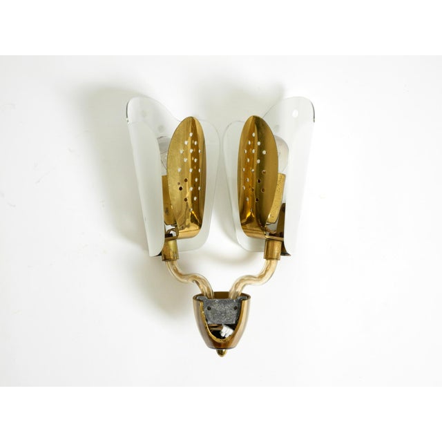 Large Mid-Century Modern Wall Lamp in Brass and Glass, 1950s For Sale - Image 13 of 17