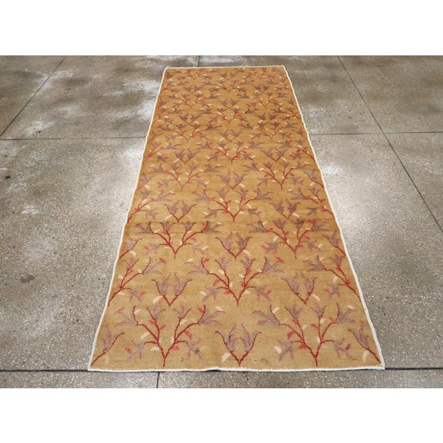 Galerie Shabab Collection Mid-20th Century Turkish Anatolian Rug For Sale - Image 4 of 10