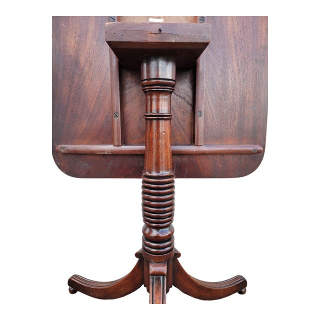 Wood 19th Century American Federal Style Walnut Tilt-Top Table For Sale - Image 7 of 9