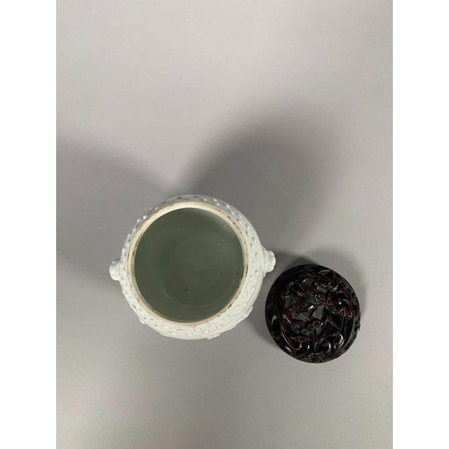 White White Dehua porcelain incense burner from the Kangxi period (1661-1722) For Sale - Image 8 of 10