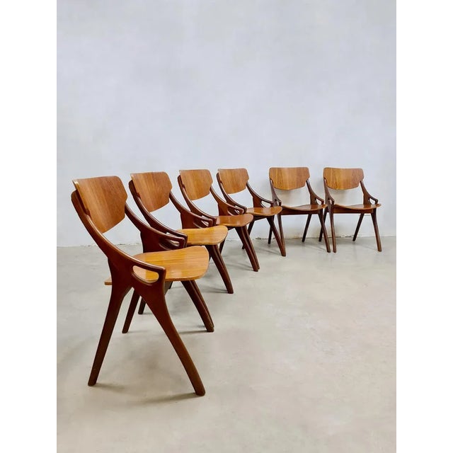 Pure Danish Design! These beautiful teak wooden dining room chairs are a design by Hovmand Olsen. Produced in the 60s by...