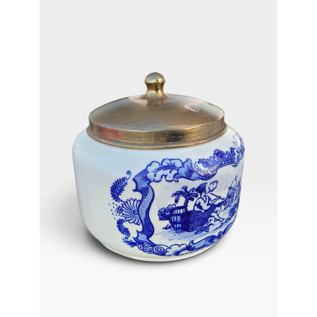 Hand-Painted Dutch Delft Blue Tobacco Jar & Humidor with Brass Lid from Goedewaagen, Gouda, 1930s For Sale - Image 4 of 16