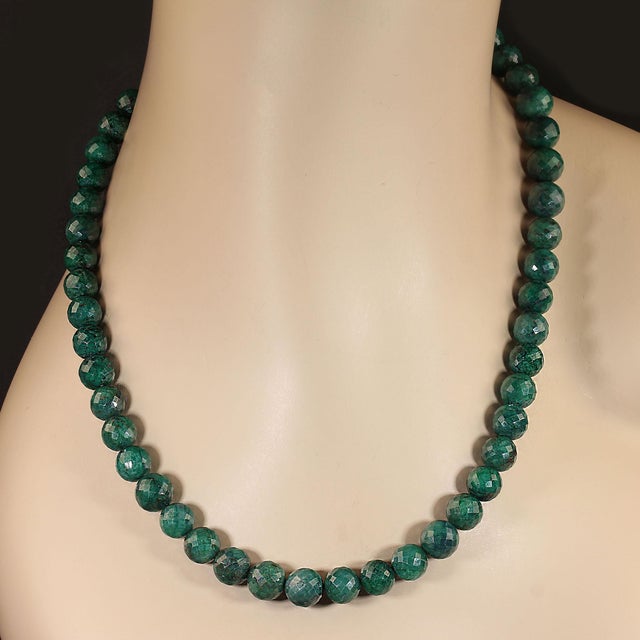 Traditional Ajd 19 Inch Faceted Emerald Matrix Necklace May Birthstone For Sale - Image 3 of 6