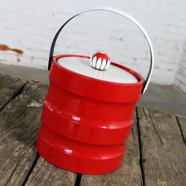 Mid-Century Modern Mid 20th Century Mid Century Modern Ice Bucket Red Faux Patent Leather and White Plastic With Daisy Knob For Sale - Image 3 of 13