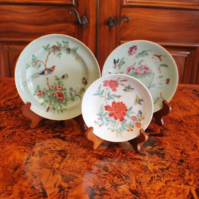 Trio of Rose Canton Chinese Export Porcelain Plates For Sale - Image 4 of 18
