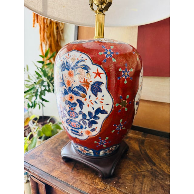 Vintage Chinoiserie Imari Style Table Lamp on Ming Base, Deep Burgundy and Navy Asian Floral Porcelain Lamp For Sale - Image 4 of 11
