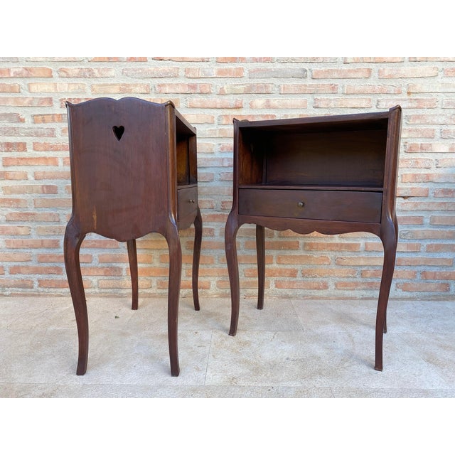 French Provincial Pair of Louis XV Style Bedside Tables with Drawer, Mid-20th Century For Sale - Image 3 of 11