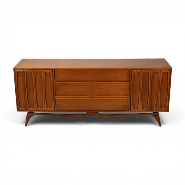 Broyhill Tobago Vintage Mid Century Modern Lowboy Dresser C. 1960s, Attributed For Sale - Image 4 of 14