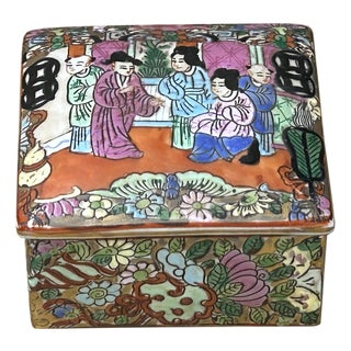 3.75" Oriental Famille Rose Color Graphic Porcelain Square Box For Sale