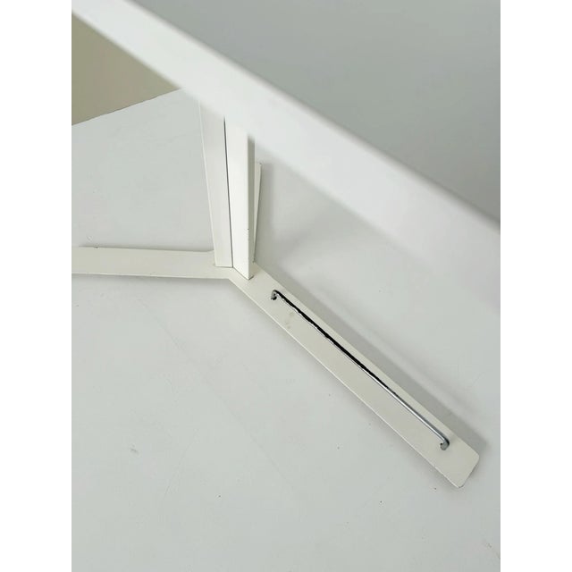 Italian Modernist Desk, 1970s, in Very Good conditions. Designed 1970 to 1979