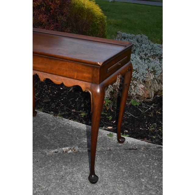 Kittinger Mahogany Tea Table Vintage Queen Anne Cw-8 Scalloped Pull-Out Slides For Sale - Image 10 of 13