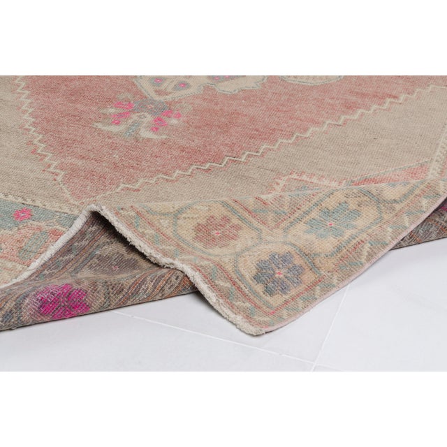 Mid-20th Century Faded Pastel Turkish Rug | Soft Pink For Sale - Image 4 of 9