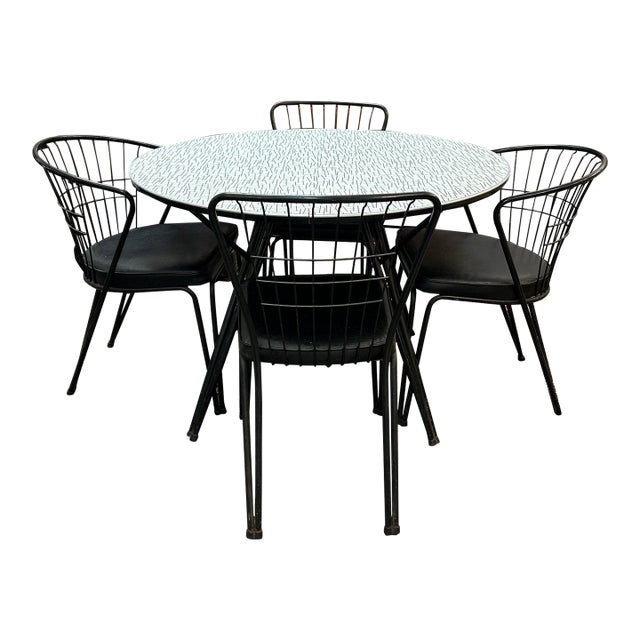 1950s Geometric Black and White Flared Iron Base Table With Leaf and 4 Chairs, Set of 6 Pieces For Sale