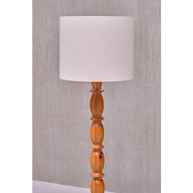 Mid-Century Modern Swedish Modern Floor Lamp in Carved Pine, 1960s For Sale - Image 3 of 14