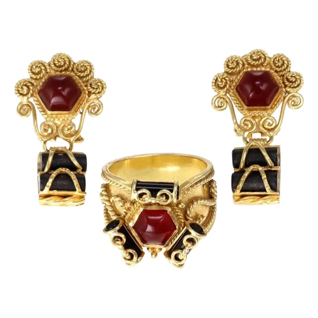 Carnelian & Onyx 18k Yellow Gold Dangle Earrings & Ring Set, 3 Pieces For Sale