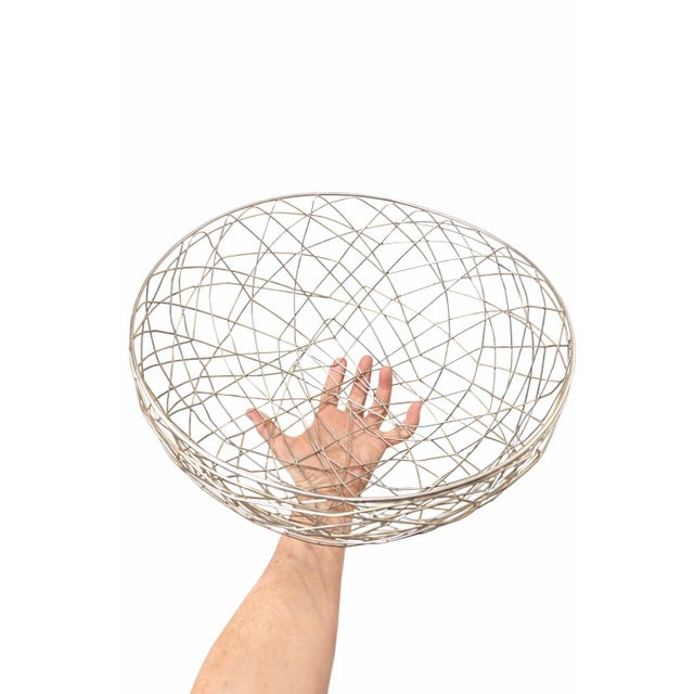 A striking vintage 1960s atomic wire fruit bowl featuring an airy, intersecting spirograph-style design that perfectly...