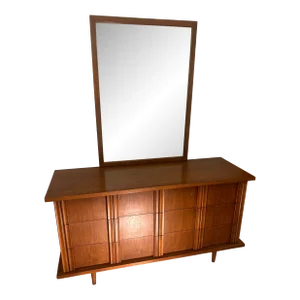 1960s American of Martinsville Mid Century Modern 6 Draw Dresser With Mirror